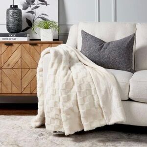 Life comfort Artisan mixed yarn throw, new